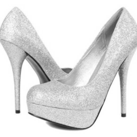 Shoes - 💙 silver Heels